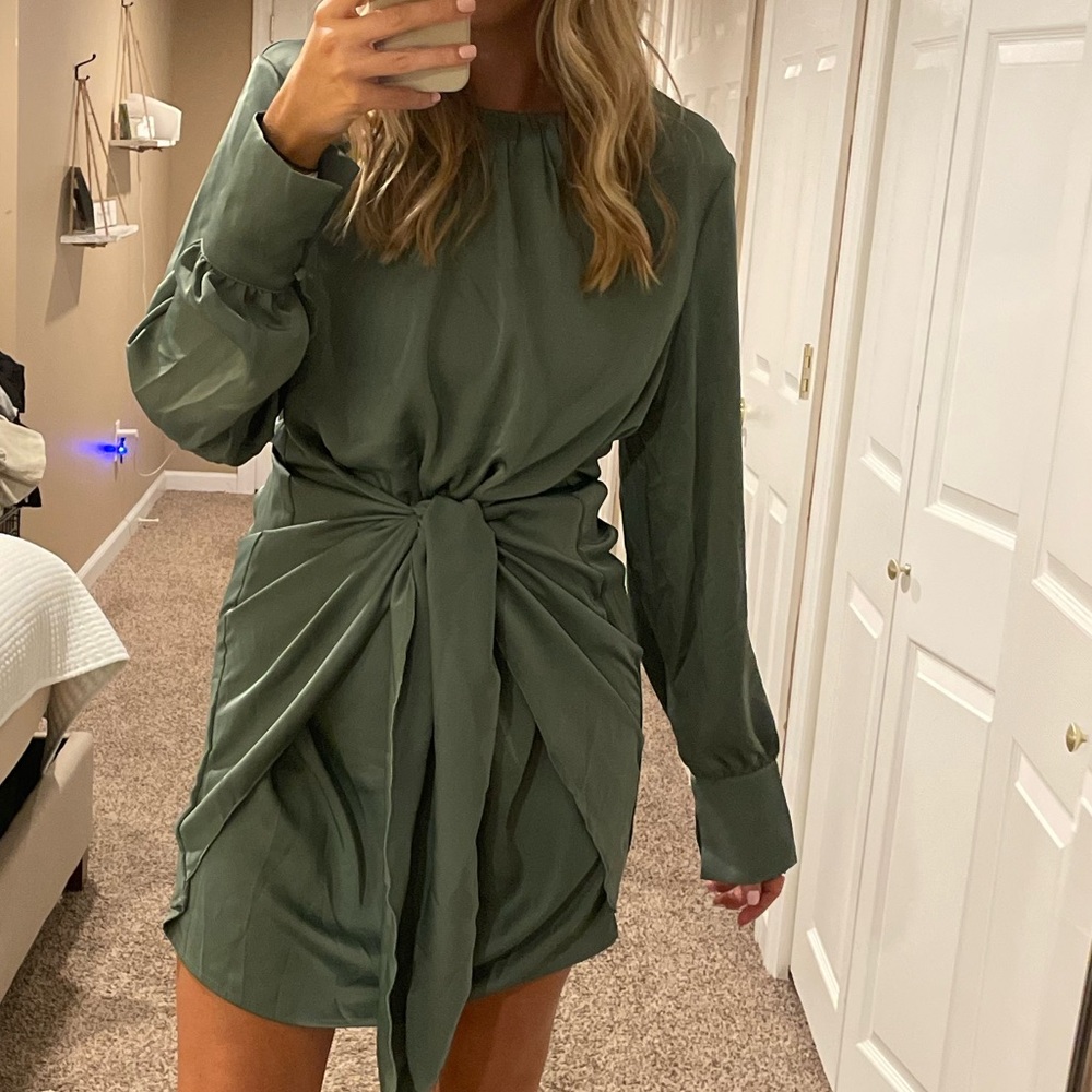 NEVER WORN green satin long sleeve dress